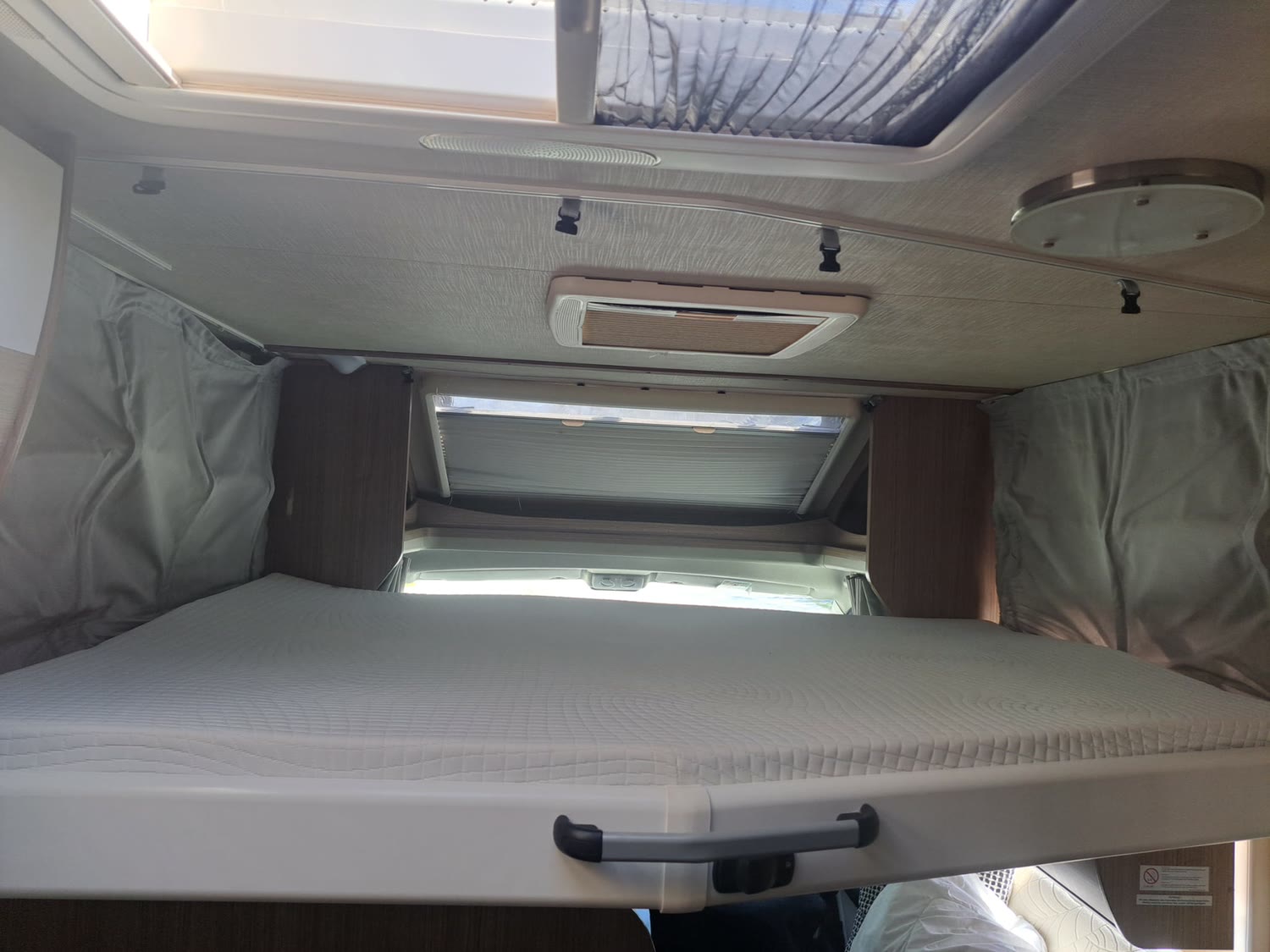Camper Ardales bed
