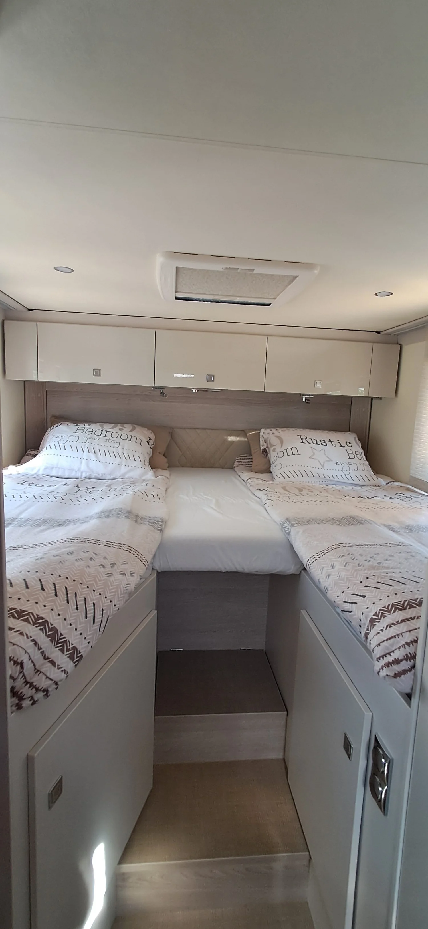 Camper Madrid beds