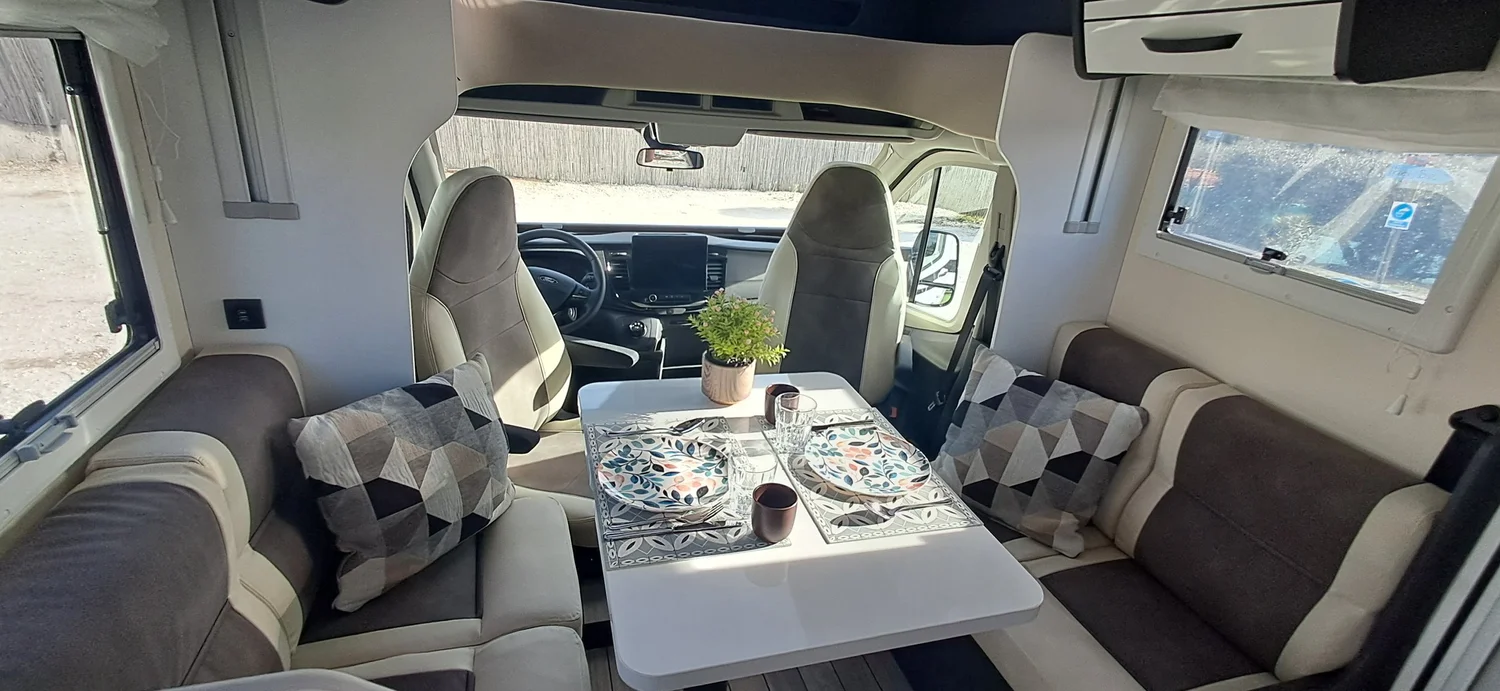 Camper Sevilla interior